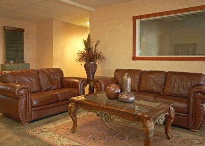 Comfort Suites South Amarillo Interior photo